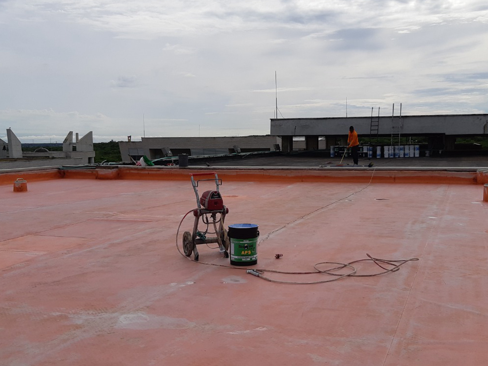 Aplicación de recubrimiento elastómero con refuerzo cerámico en cubiertas del colegio Barranquilla_5