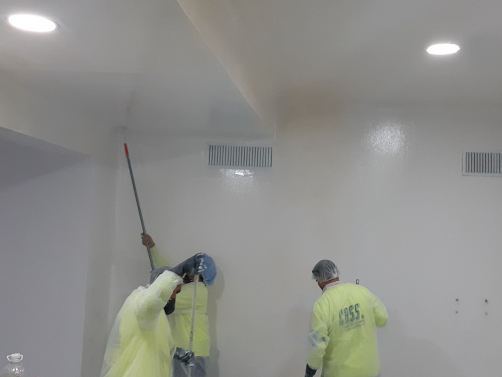 Recubrimiento antiácido para techo, paredes y piso de área de sanitización