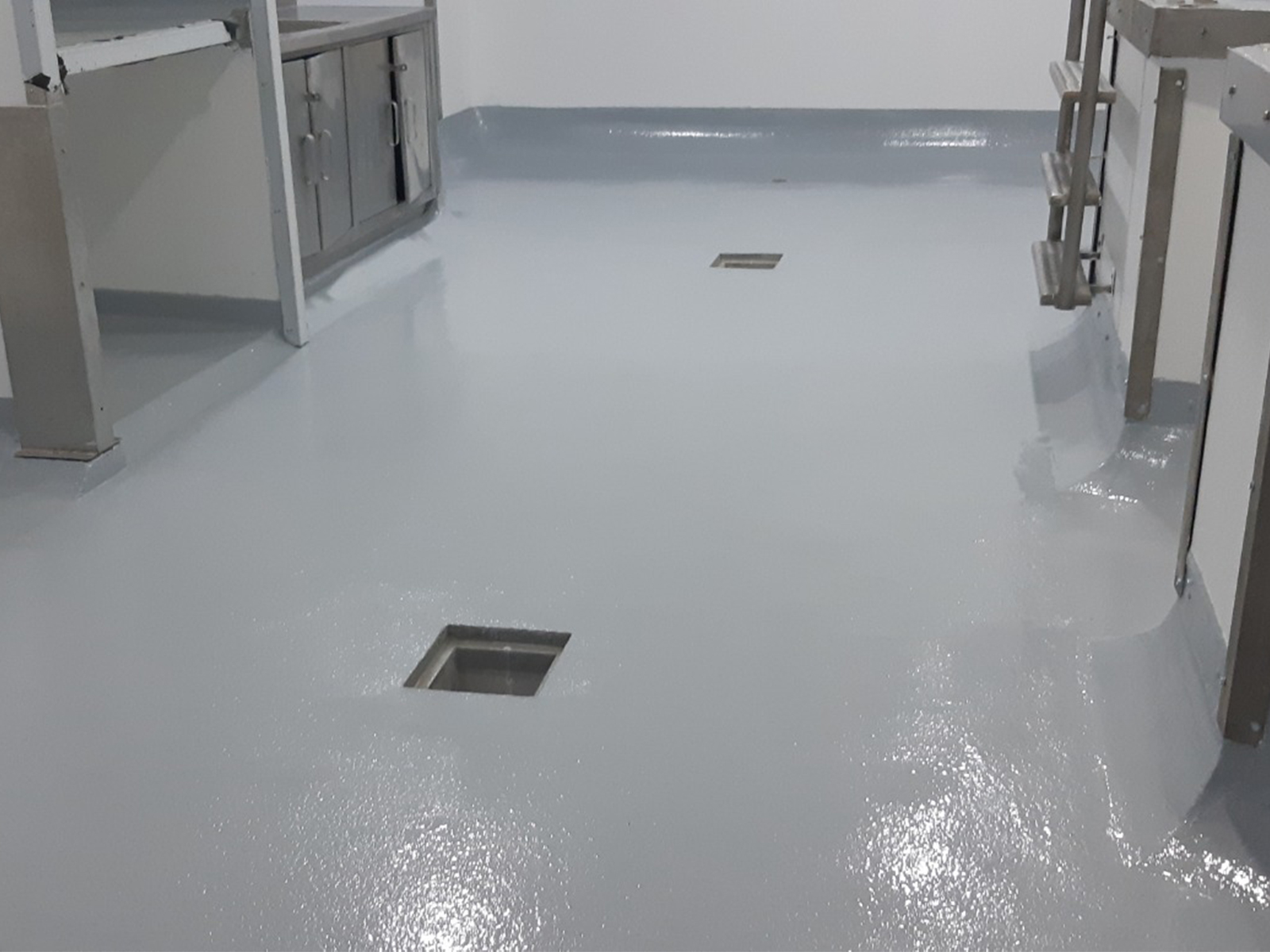 Recubrimiento antiácido para techo, paredes y piso de área de sanitización