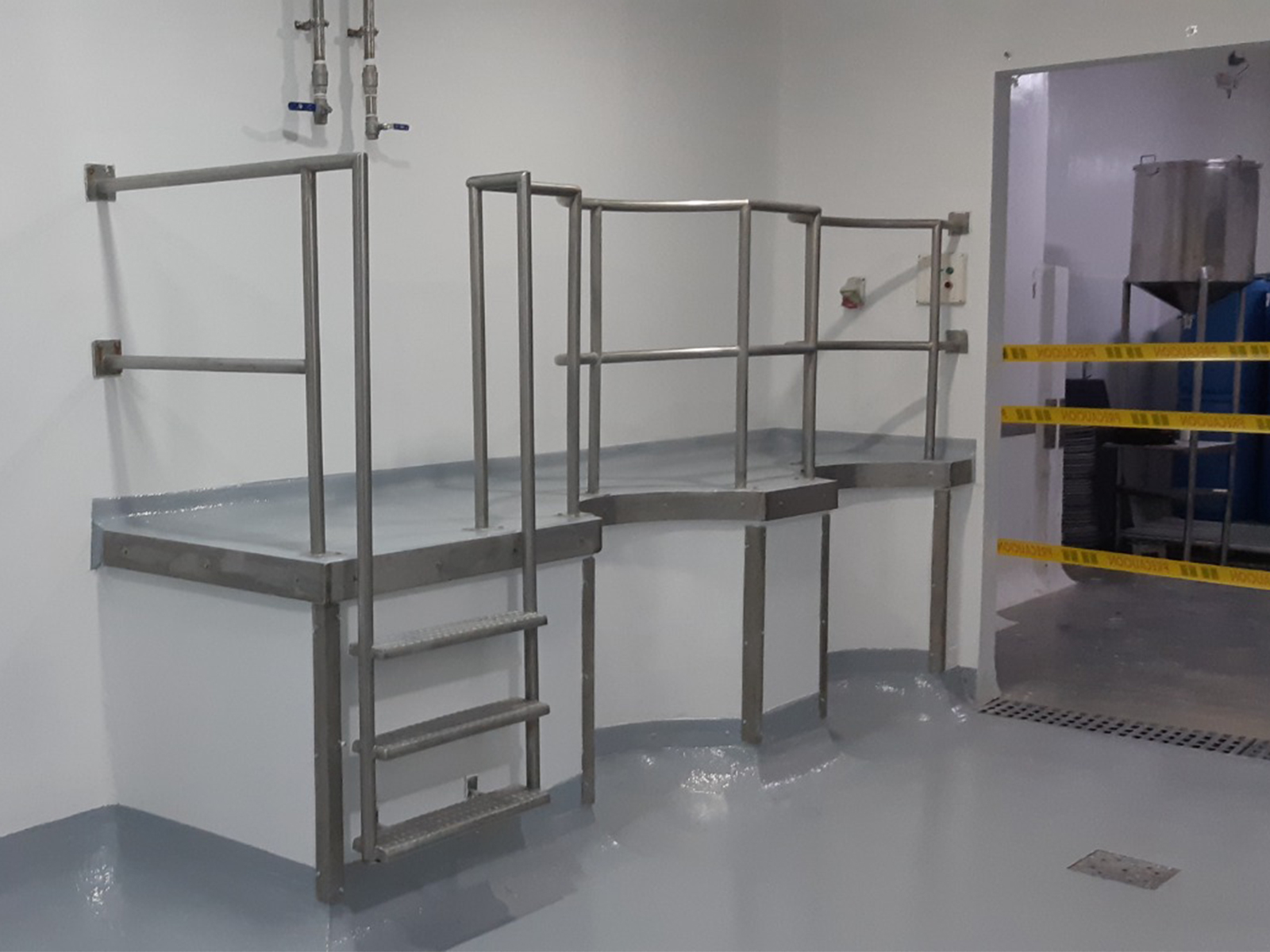 Recubrimiento antiácido para techo, paredes y piso de área de sanitización