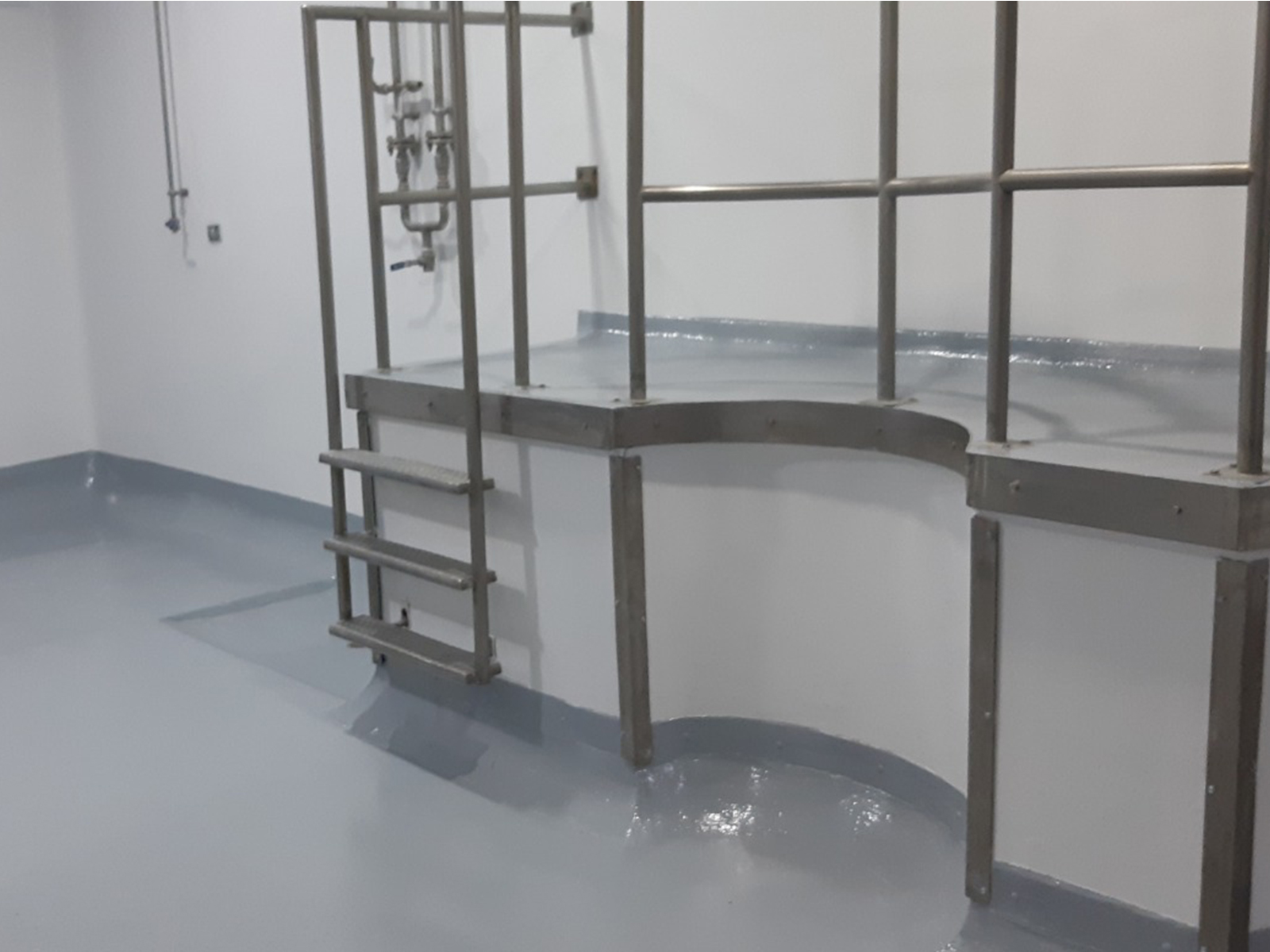 Recubrimiento antiácido para techo, paredes y piso de área de sanitización