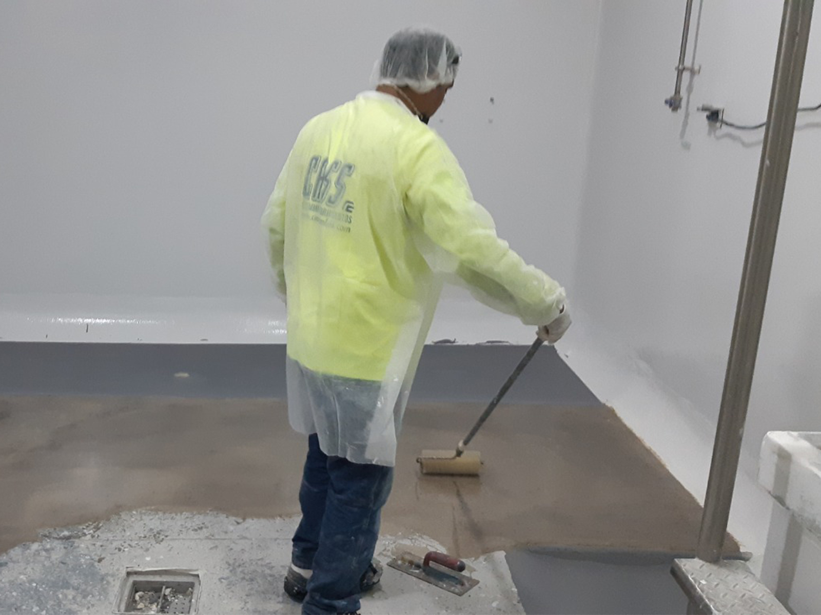 Recubrimiento antiácido para techo, paredes y piso de área de sanitización