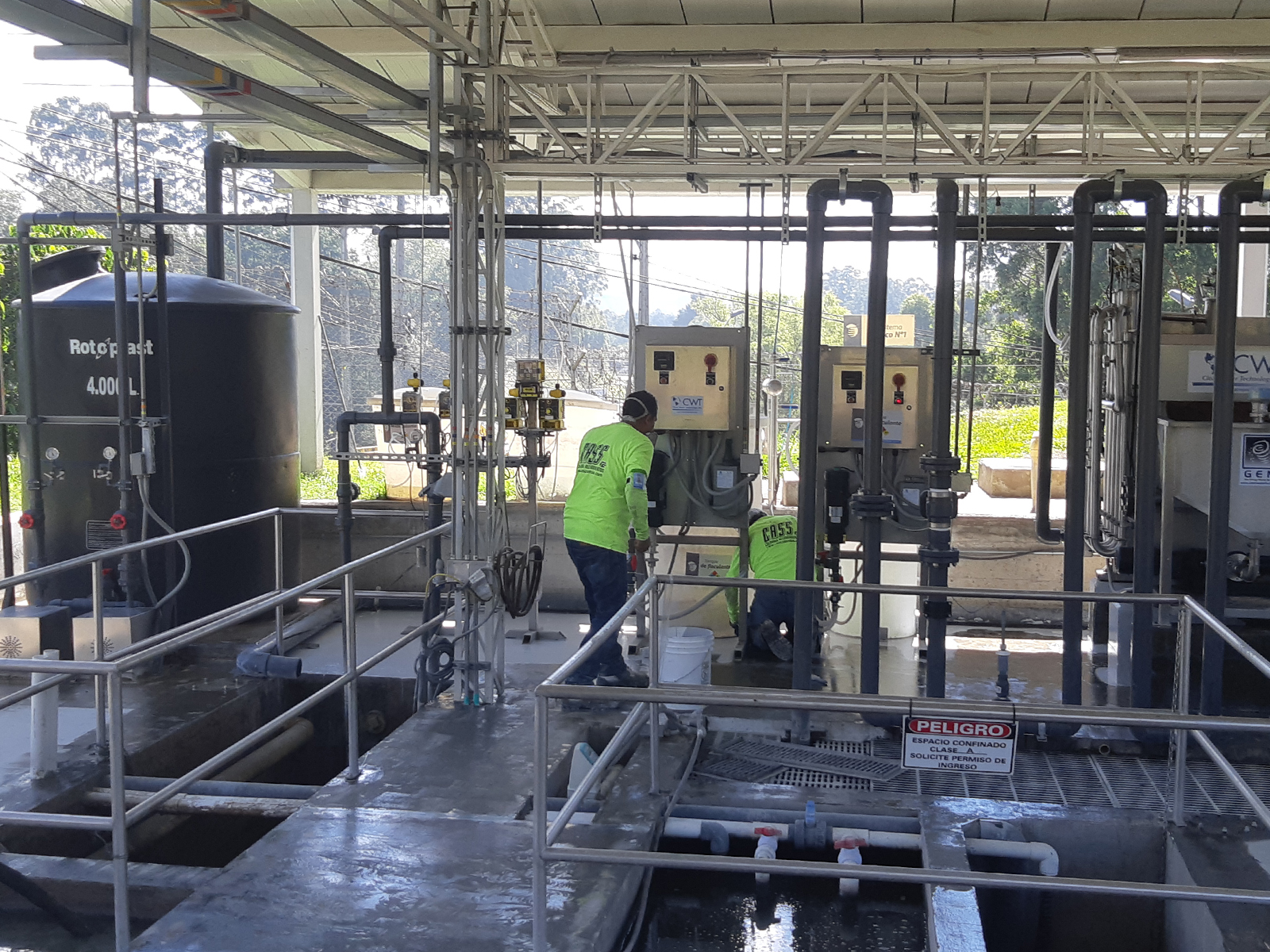 Recubrimiento contra ataque químico a piso en concreto