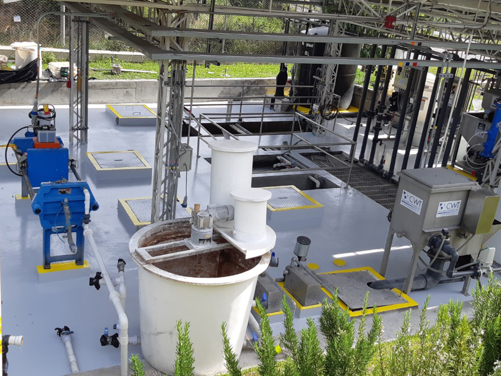 Recubrimiento contra ataque químico a piso en concreto